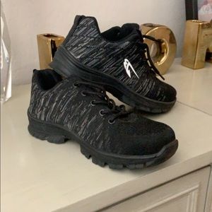 steel toe construction women’s shoes.